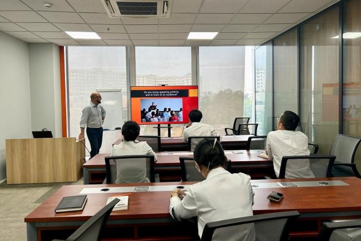 KHÓA ĐÀO TẠO NÂNG CAO NĂNG LỰC TIẾNG ANH: “THUYẾT TRÌNH THU HÚT VÀ HIỆU QUẢ”